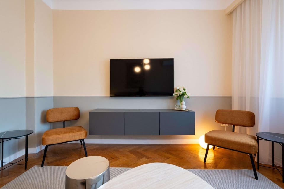 TV and multimedia, Living room, Seating area