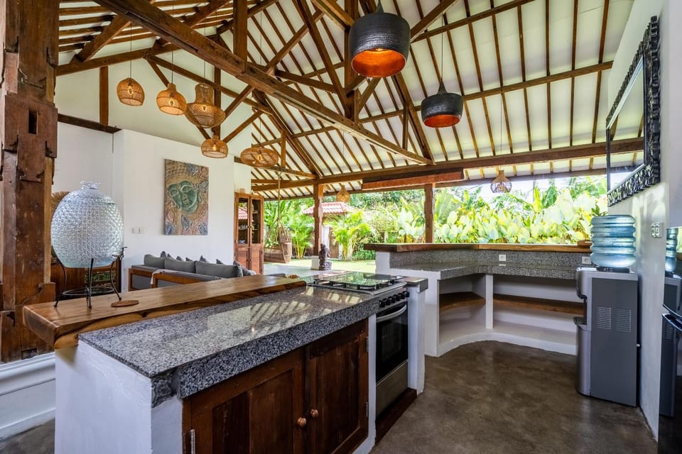 Dining area, oven, kitchen