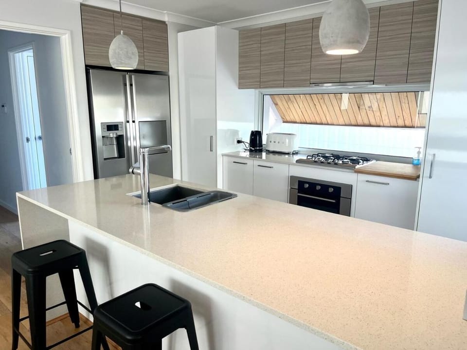 Kitchen or kitchenette, dishwasher, oven, stove