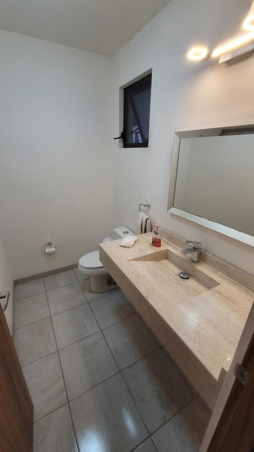 Casa Moderna en privada House in Leon