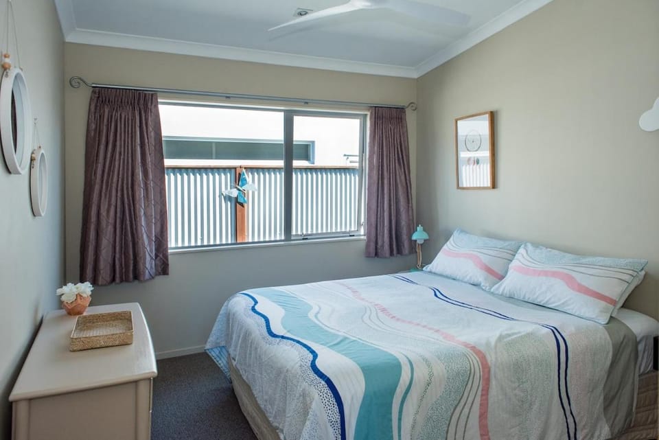 Ocean Blue, sunny beach home close to surf & shops House in Bay Of Plenty