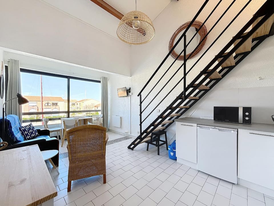 CARNON - F2 Mezzanine tout confort sur port, rénové et bien équipé - FR-1-715-105 Apartment in Mauguio