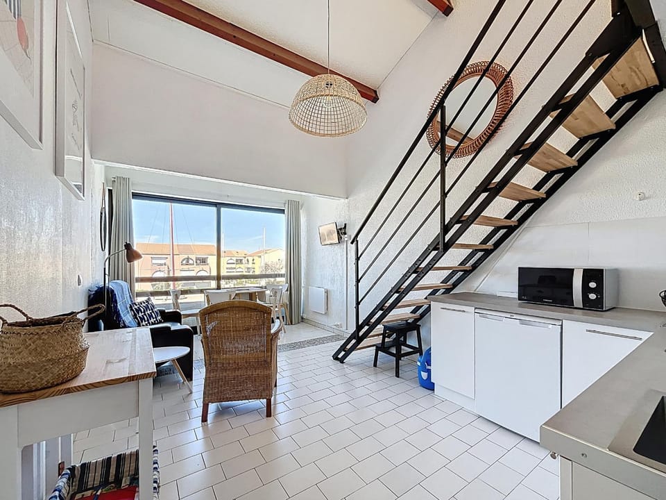 CARNON - F2 Mezzanine tout confort sur port, rénové et bien équipé - FR-1-715-105 Apartment in Mauguio
