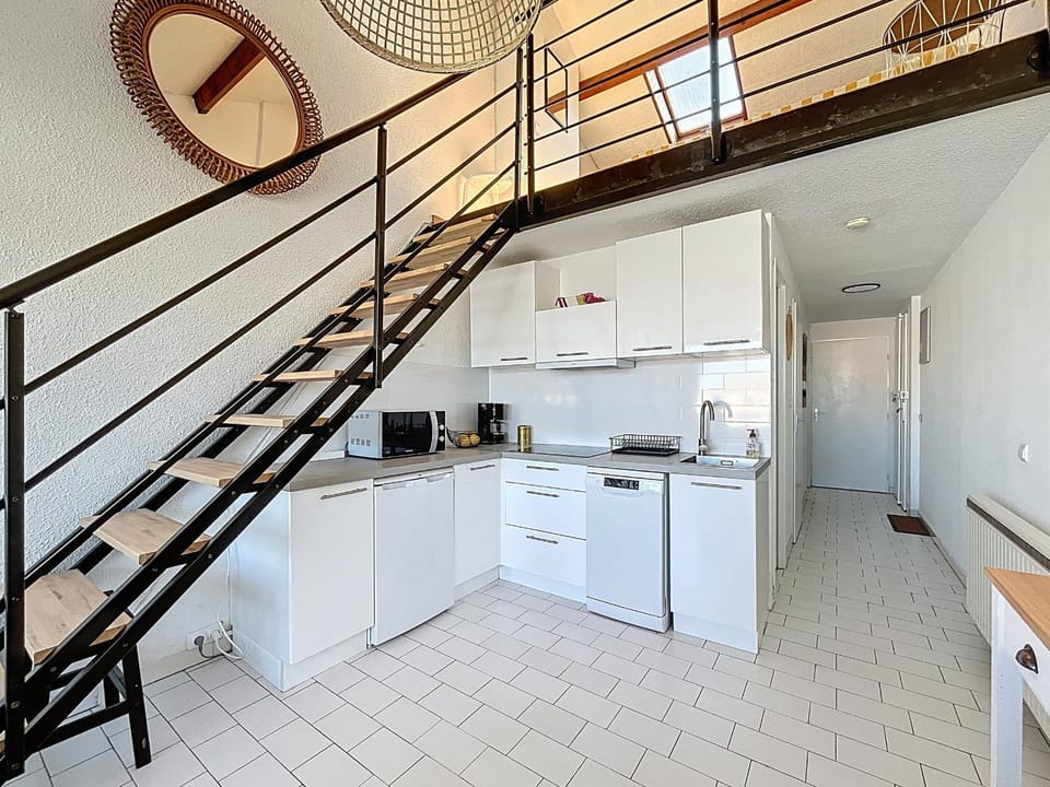 CARNON - F2 Mezzanine tout confort sur port, rénové et bien équipé - FR-1-715-105 Apartment in Mauguio