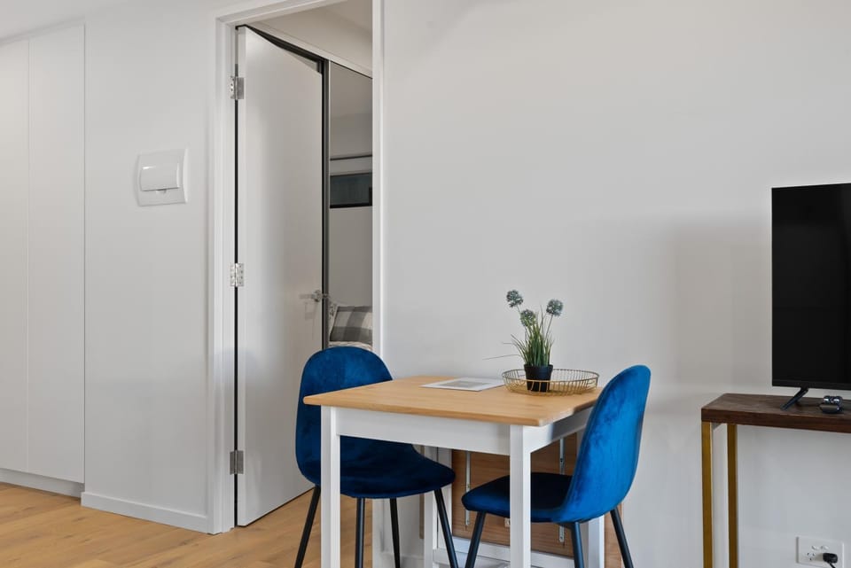 The Sullivan Cozy 2B Apt at Lyhnam Apartment in Canberra