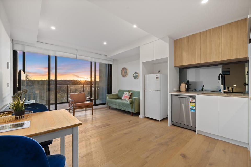 The Sullivan Cozy 2B Apt at Lyhnam Apartment in Canberra