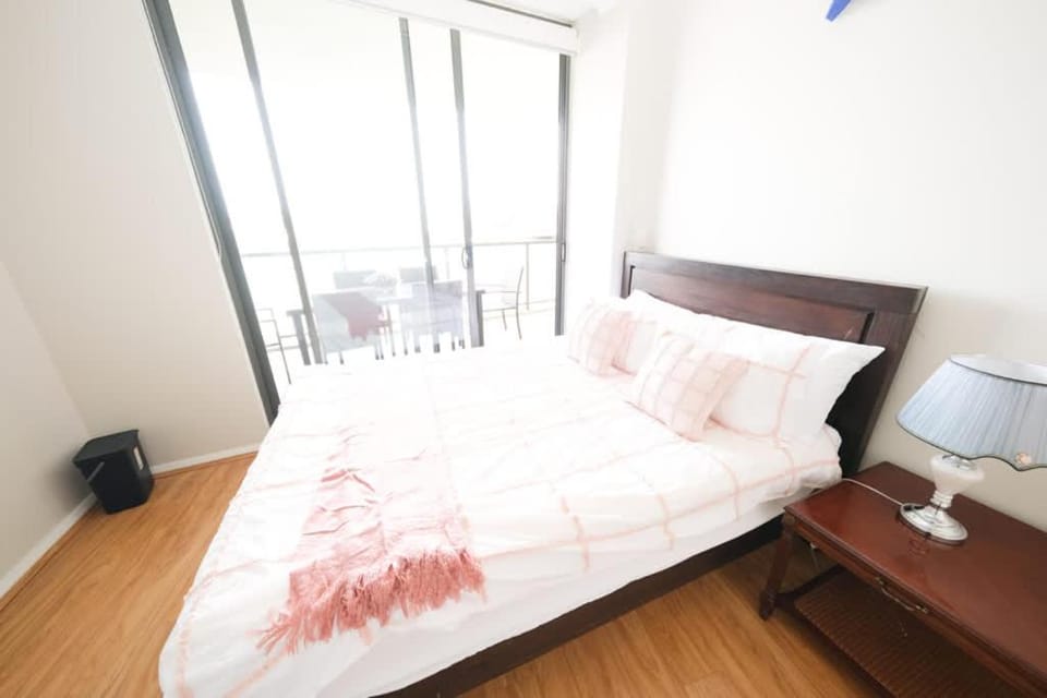 Spacious 3 bedroom apt lift access near Parramatta Apartment in North Parramatta