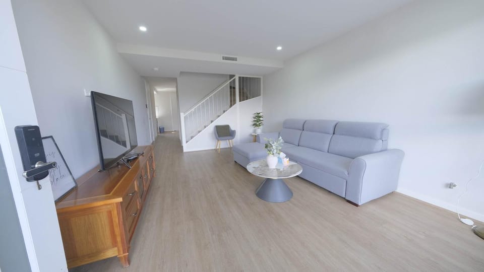Modern 4 Bedroom House in Box Hill House in Sydney