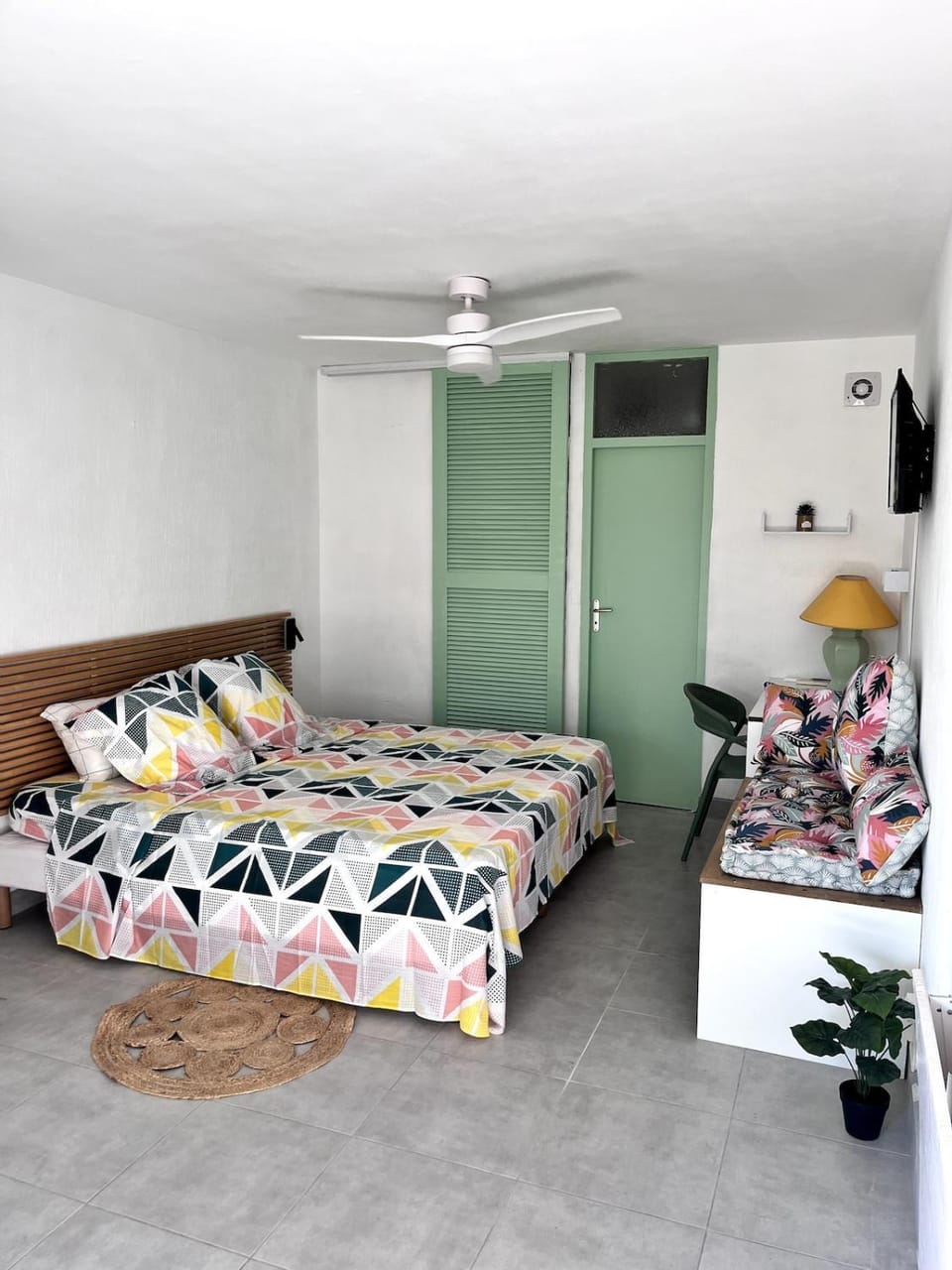 Bed, Photo of the whole room, Bedroom, wardrobe