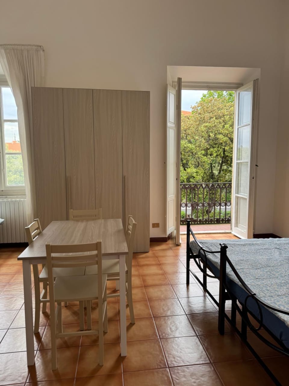 Living room, Photo of the whole room, Seating area, Dining area, Bedroom