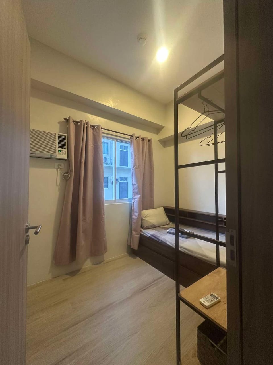 Bed, Bedroom, air conditioner