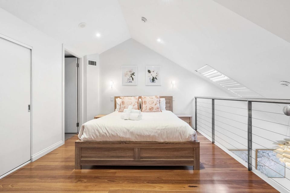 Loft-Style Waterfront Apartment Apartment in Sydney