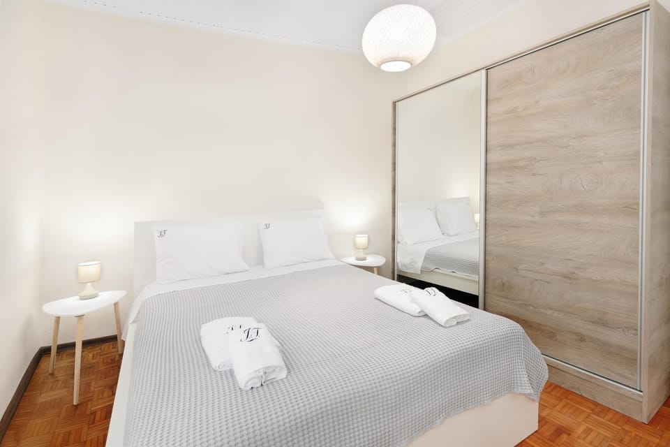 Bed, Photo of the whole room, Bedroom, towels, wardrobe