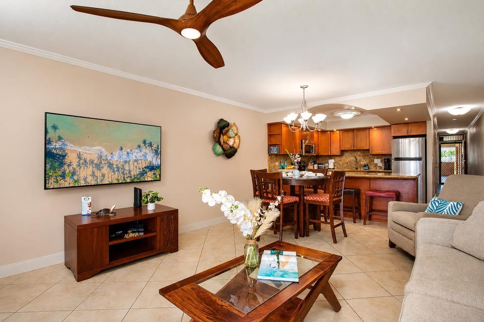 TV and multimedia, Living room, Seating area, Dining area