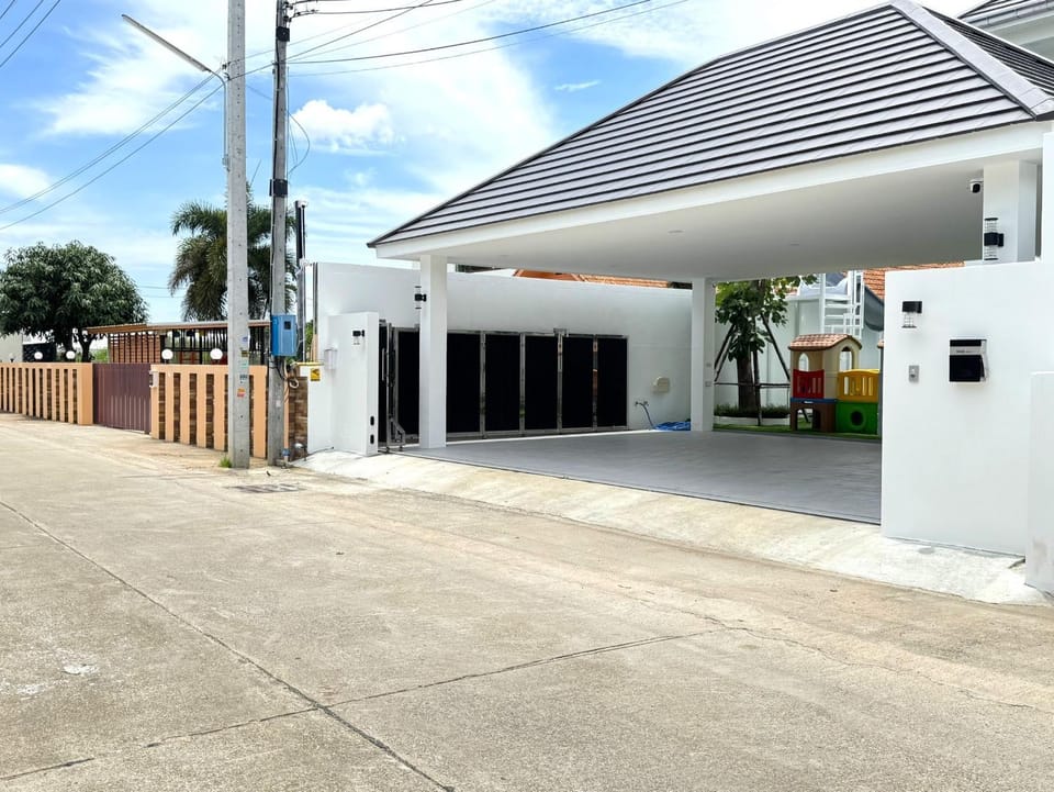 Property building, Day