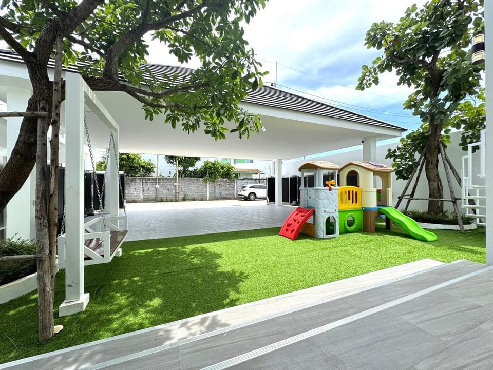 Day, Children play ground