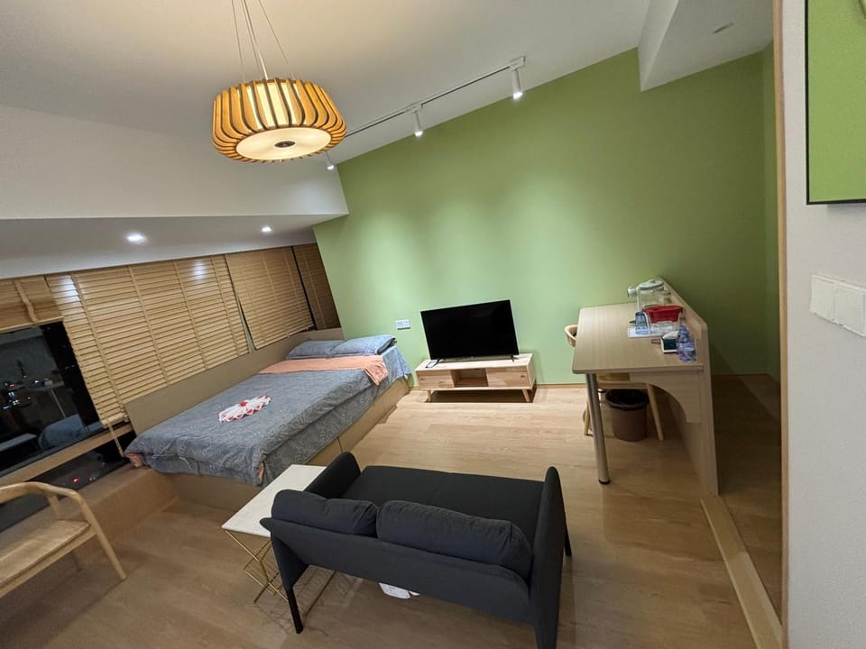 Bed, Living room, Photo of the whole room, Bedroom