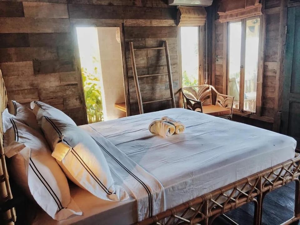 Photo of the whole room, Bedroom