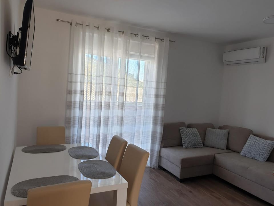 TV and multimedia, Living room, Dining area
