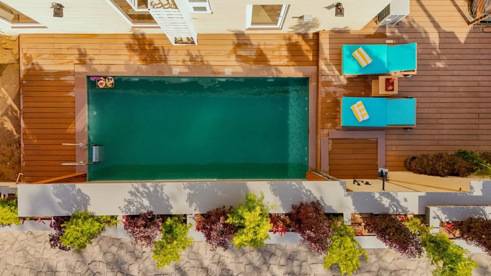 Pool view, Swimming pool