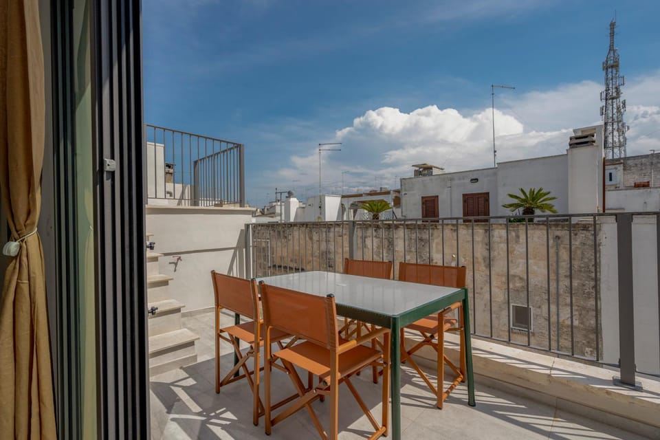 Property building, Patio, Day, View (from property/room), Balcony/Terrace, Dining area
