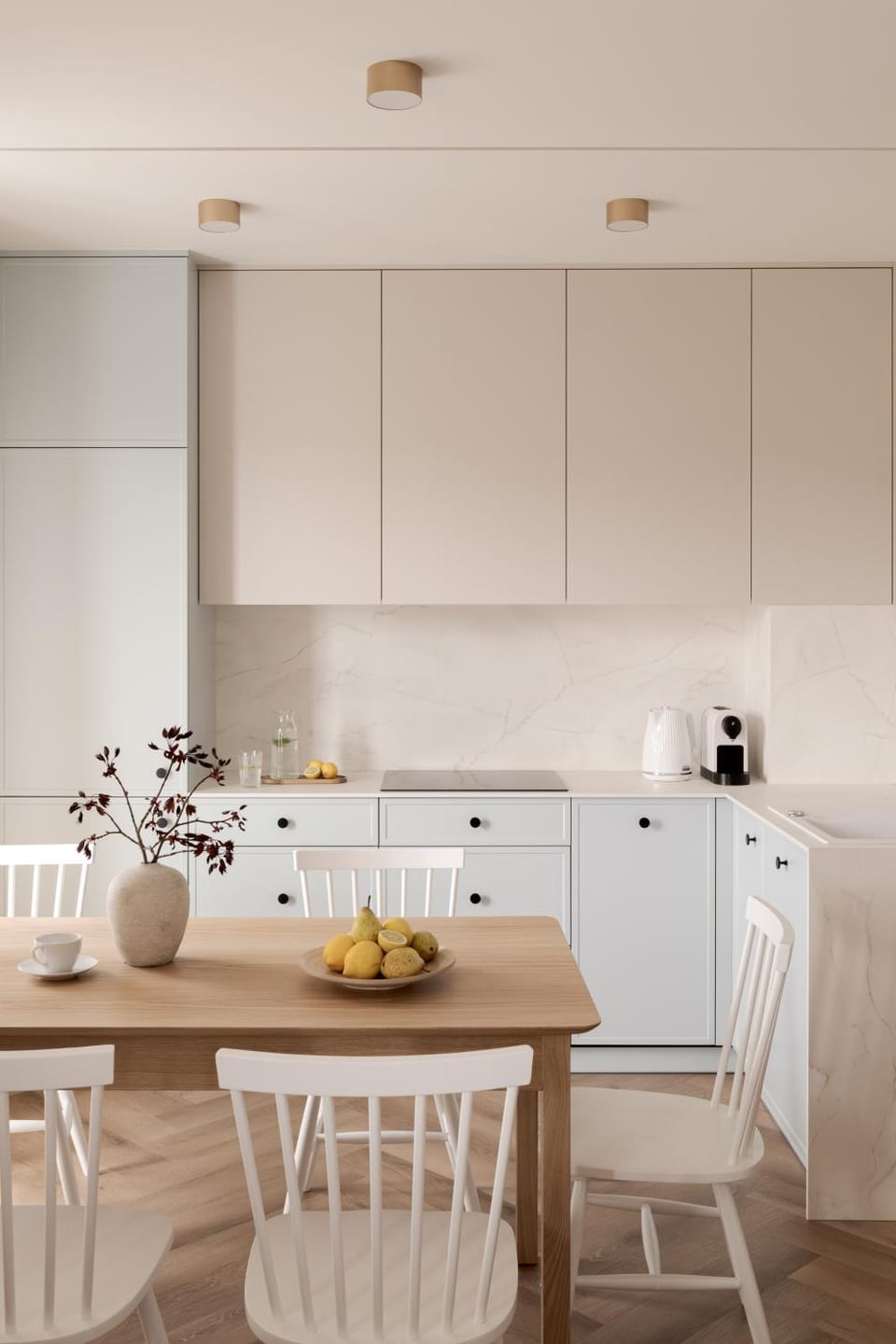 Coffee/tea facilities, Kitchen or kitchenette, Dining area, dishwasher, stove