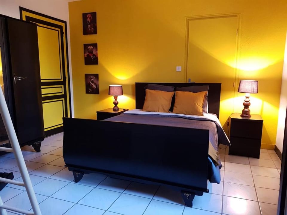 Bed, Photo of the whole room, Bedroom, wardrobe