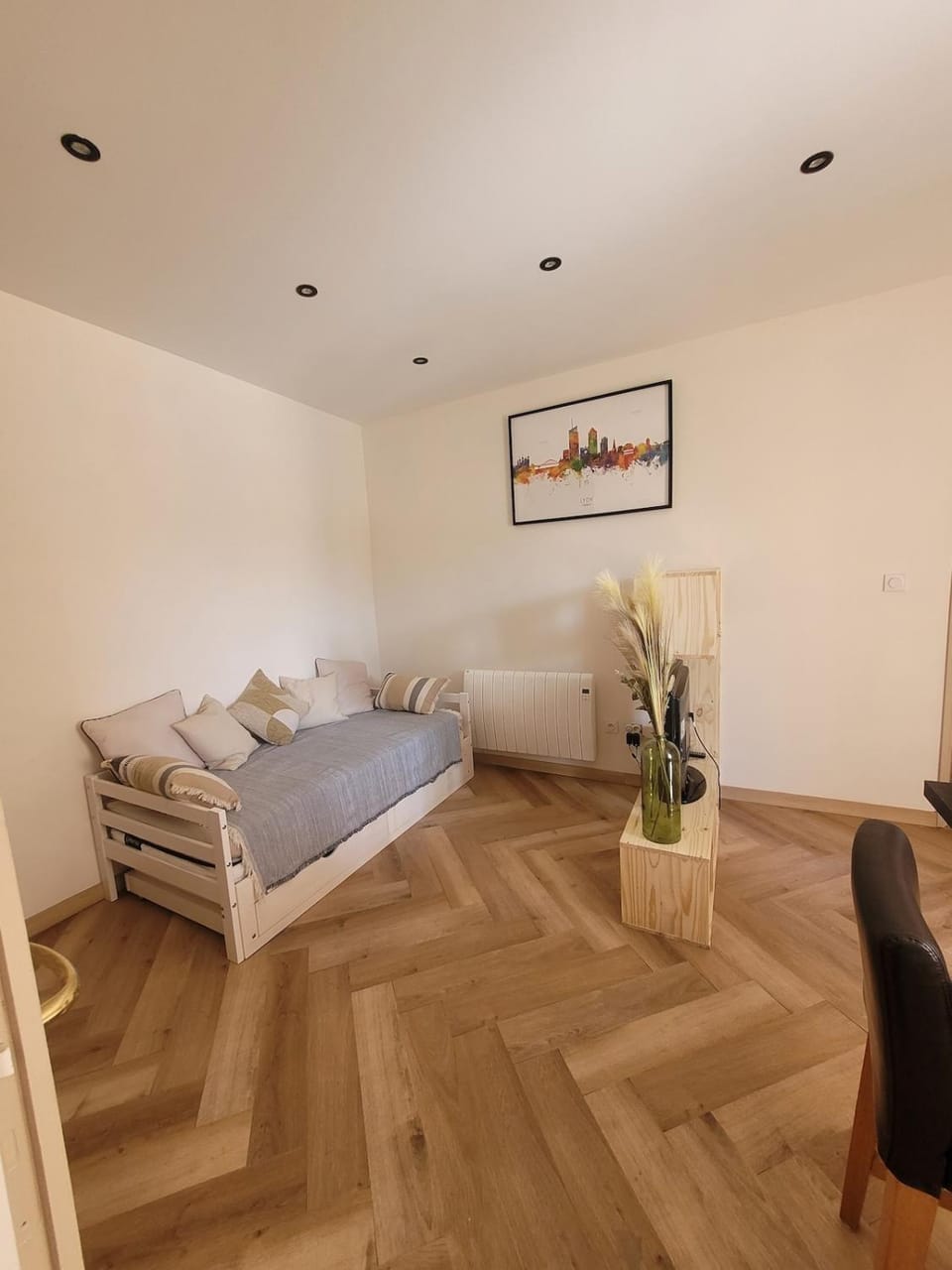 Bed, Living room