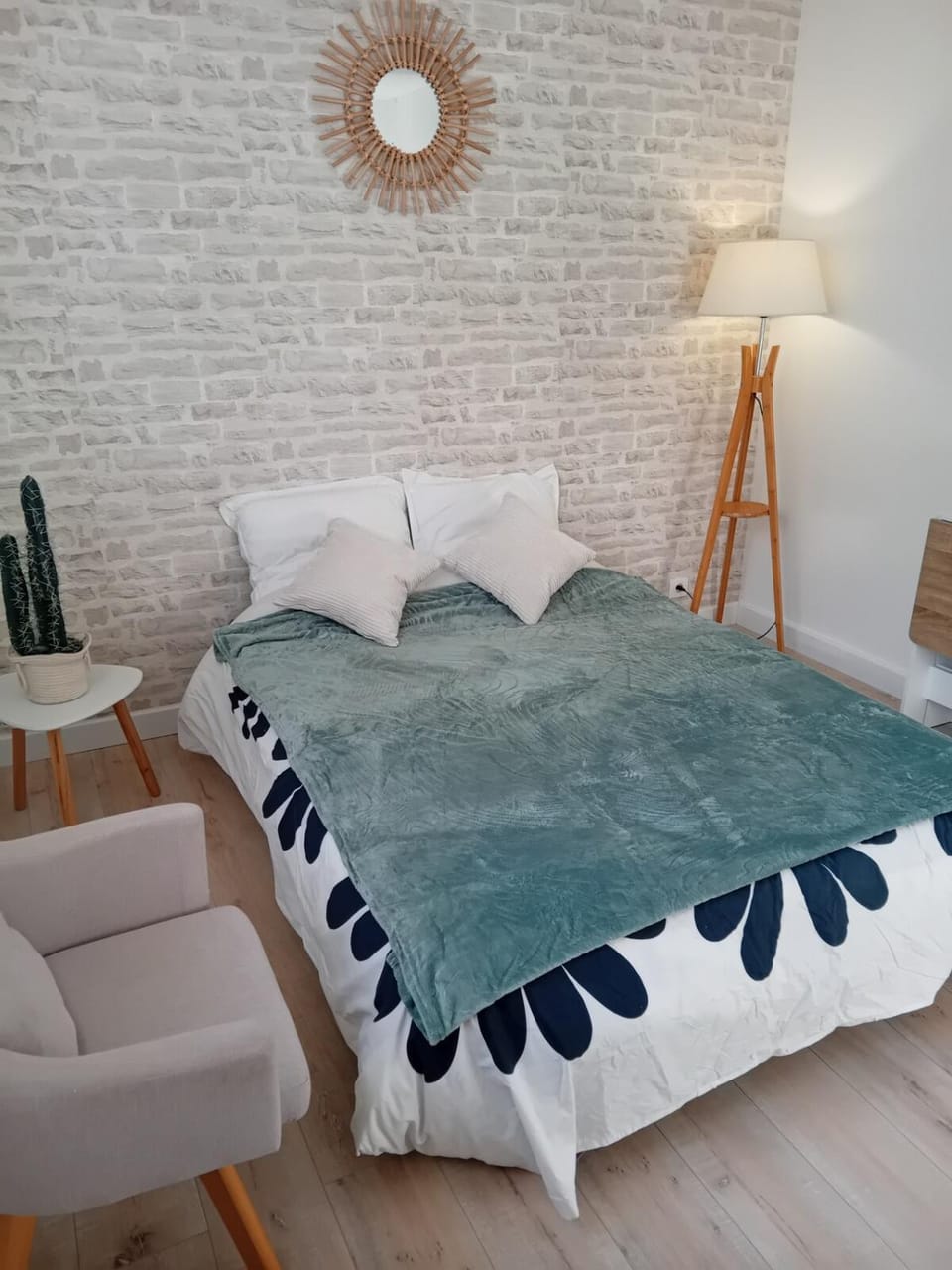 Bed, Photo of the whole room, Bedroom