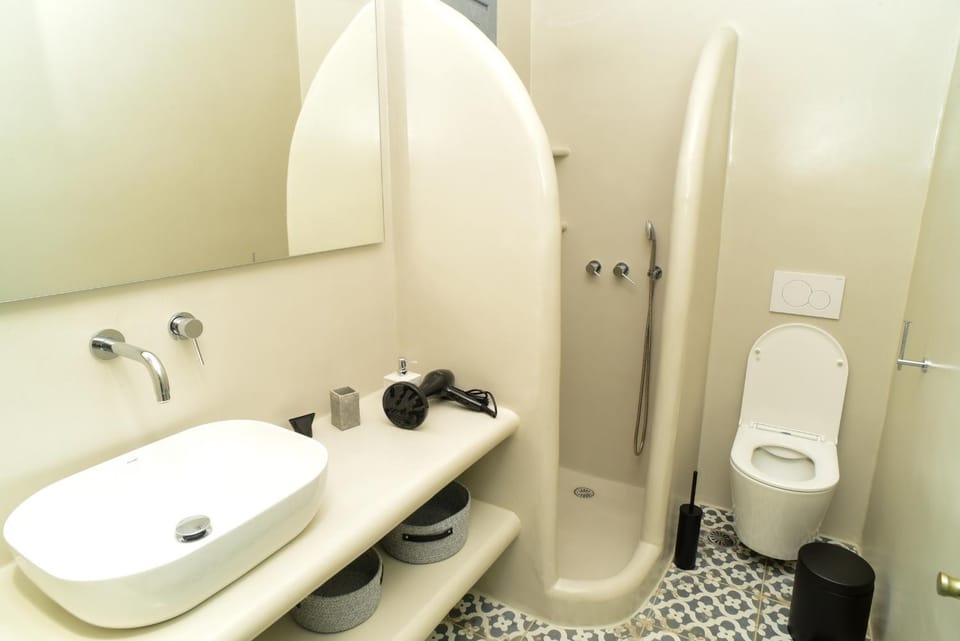 Shower, Toilet, Bathroom, towels