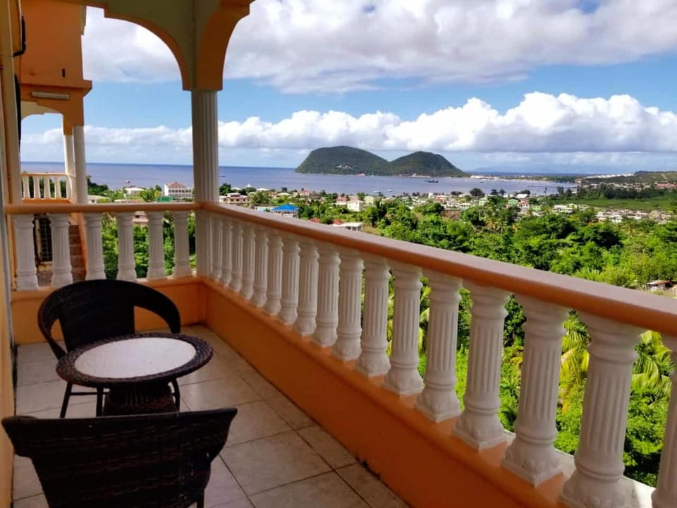 Candy's Palace Apartments -Dominica's Best Hilltop Haven Apartment in Portsmouth