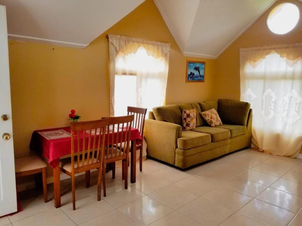 Candy's Palace Apartments -Dominica's Best Hilltop Haven Apartment in Portsmouth