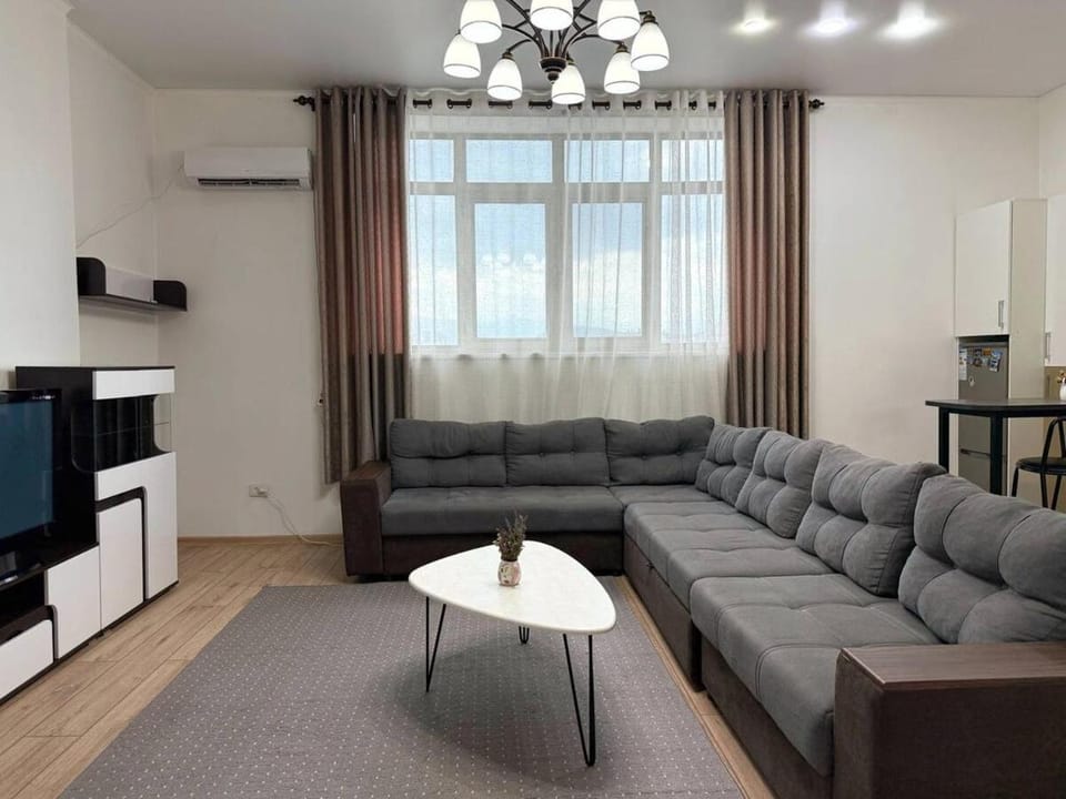 Communal lounge/ TV room, TV and multimedia, Living room, Seating area, Evening entertainment, air conditioner