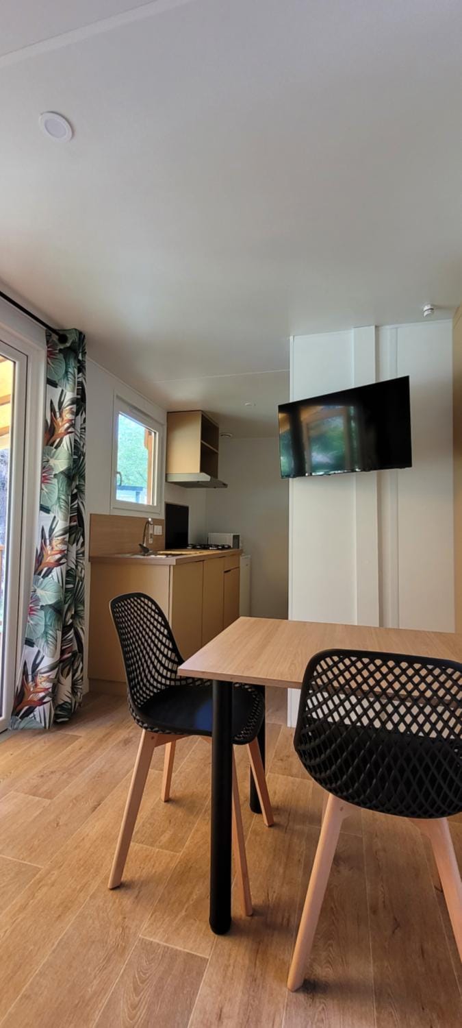 TV and multimedia, Living room, Dining area