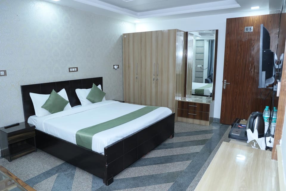 Bed, Photo of the whole room, Bedroom