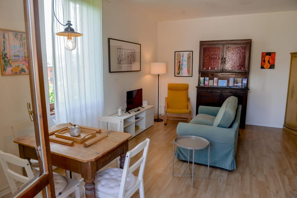 Living room, Seating area, Dining area