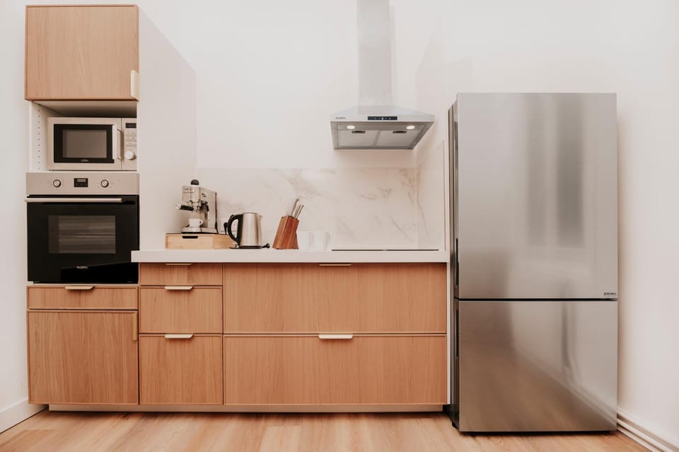 Coffee/tea facilities, Kitchen or kitchenette, dishwasher, oven, stove