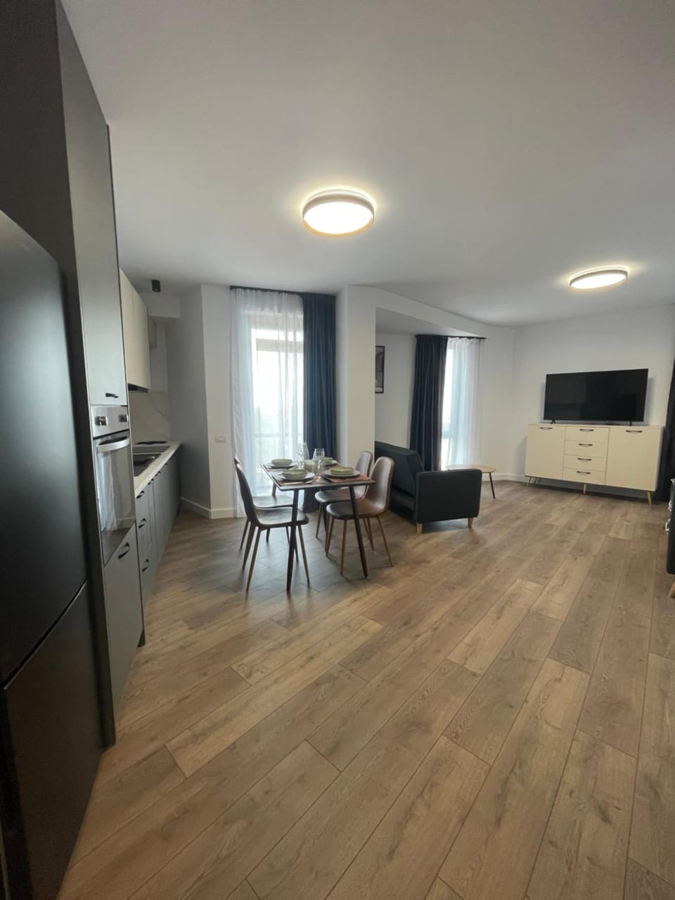 TV and multimedia, Kitchen or kitchenette, Living room, Seating area, Dining area
