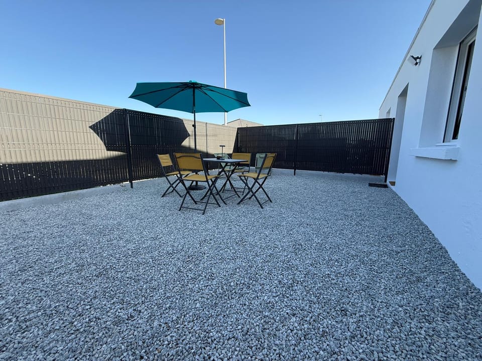 Property building, Patio, Dining area