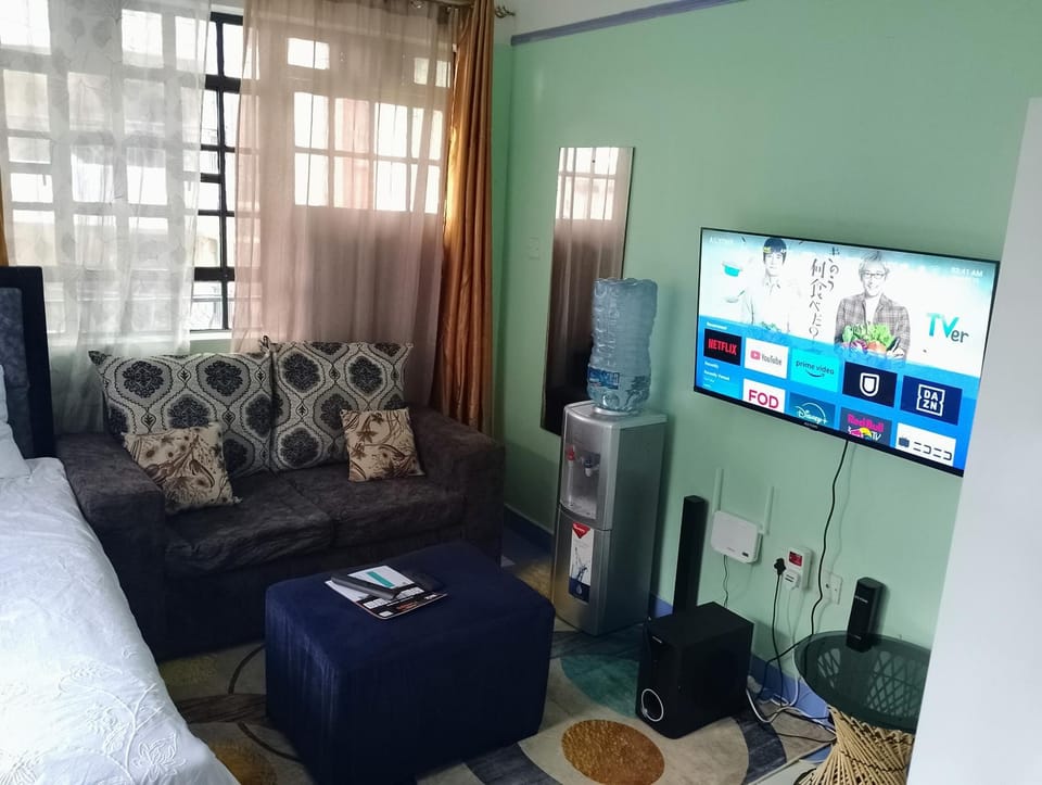 Communal lounge/ TV room, TV and multimedia, Living room, Seating area, Evening entertainment