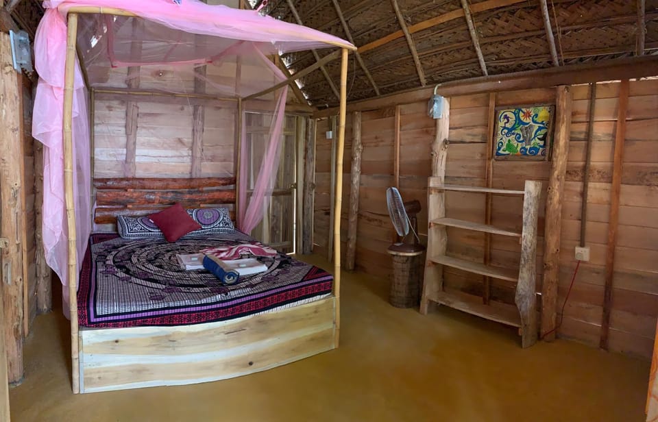 Photo of the whole room, Bedroom, wardrobe