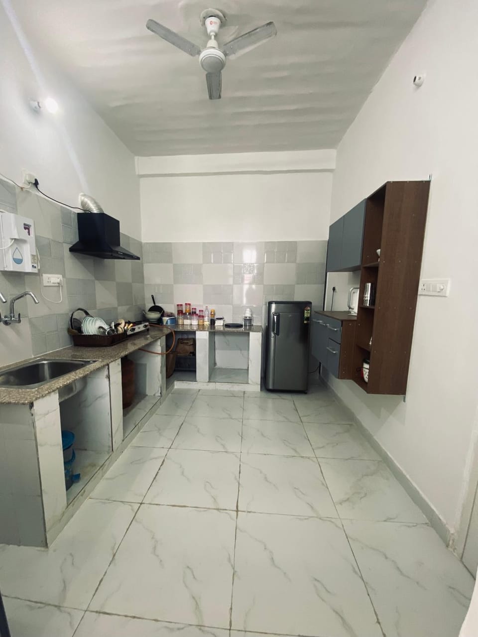 Kitchen or kitchenette, minibar, stove, toaster