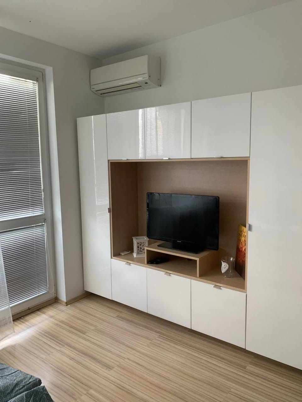 TV and multimedia, air conditioner