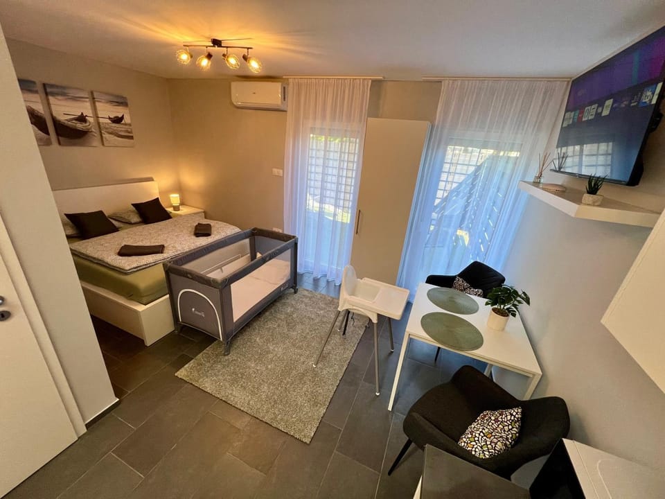 Living room, Bedroom