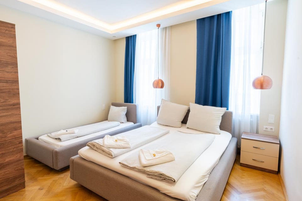 Bed, Living room, Photo of the whole room, Bedroom, towels