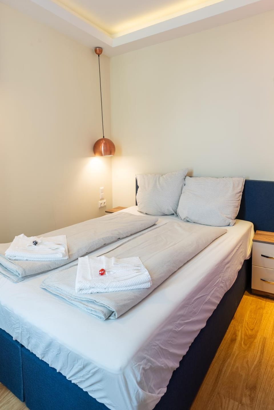 Bed, Photo of the whole room, Bedroom, towels
