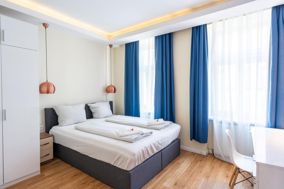 Bed, Photo of the whole room, Bedroom