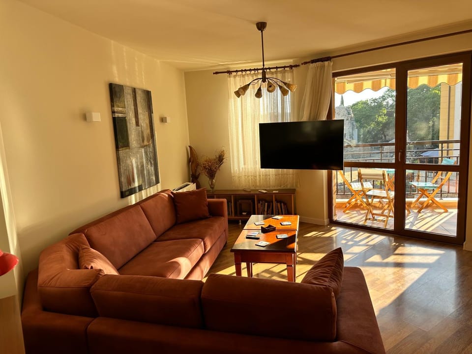 Roman Thermae Heritage Apartment with Garage Apartment in Varna