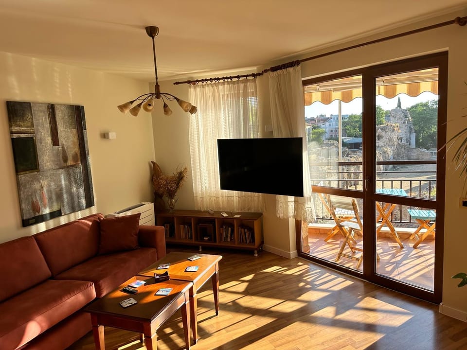 Roman Thermae Heritage Apartment with Garage Apartment in Varna