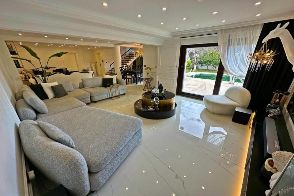 Communal lounge/ TV room, TV and multimedia, Living room